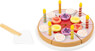Schneide-Geburtstagskuchen mit Kerzen