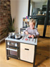 Cocina infantil industrial con isla